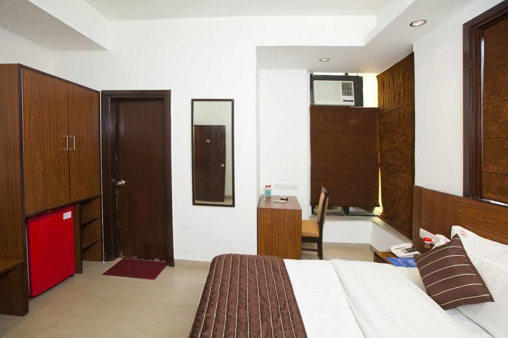 Treebo Mall View, Dlf Phase II Gurgaon Esterno foto